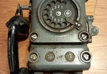 Telefon  645